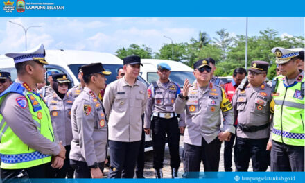 Bupati Egi Dampingi Wakapolri Dedi Prasetyo Tinjau Arus Mudik Bakauheni, Pastikan Pemudik Aman dan Nyaman