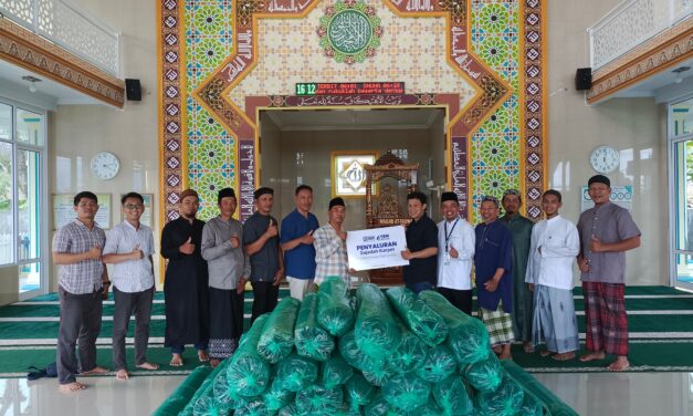 YBM BRILiaN Salurkan 74 Gulung Karpet Sajadah di Pringsewu dan Tanggamus, Tingkatkan Kenyamanan Ibadah Jamaah