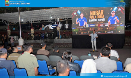 UMKM Raup Berkah dari Nobar Piala Dunia, Bupati Egi: Gema HELAU Gerakkan Ekonomi Rakyat dan Perkuat Gotong Royong