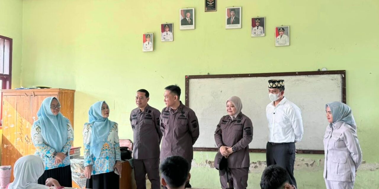 Turun Langsung ke Sekolah di Natar, Bupati Radityo Egi dan Kajati Lampung Pastikan Program MBG Berjalan Sesuai SOP