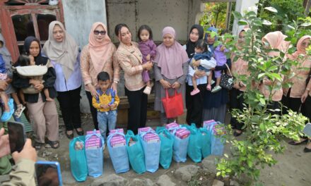 Sentuh Langsung Keluarga Penerima Bantuan, Ketua TP PKK Lampung Selatan Perkuat Pendampingan Anak Berisiko Stunting