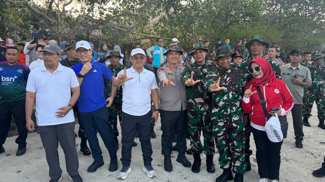 Polda Lampung Turun Bersihkan Pantai dan Laut, Gerakan Radin Inten Asri Gaungkan Kepedulian Lingkungan