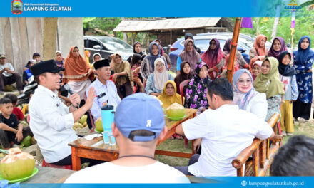 Gotong Royong Warga Desa Suak Tuai Apresiasi Bupati Radityo Egi, Program HELAU Wujudkan Desa Bersih, Aman, dan Menginspirasi